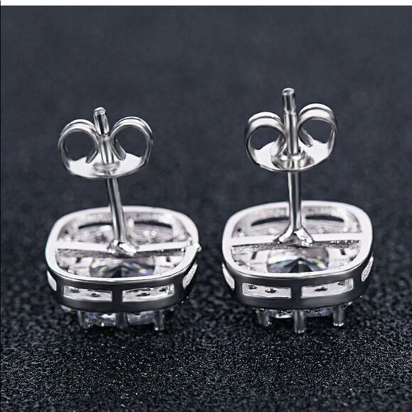 Last pair!Classic zircon studs in Sterling Silver - Picture 5 of 9